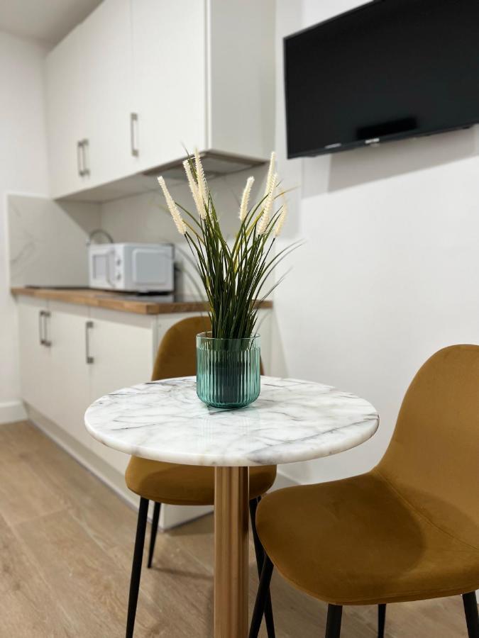 הוספיטלט דה יוברגאט Crysoyle Apartment Barcelona Next To Camp Nou מראה חיצוני תמונה
